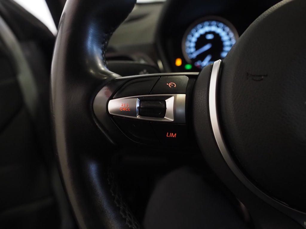 BMW X1 xDrive20d 190hk Aut Sport line Drag Navi B-Kam HuD HiFi