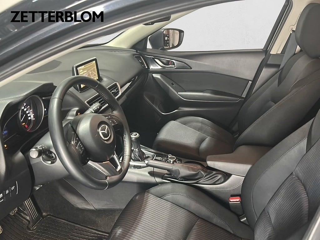 Halvkombi Mazda 3 8 av 18