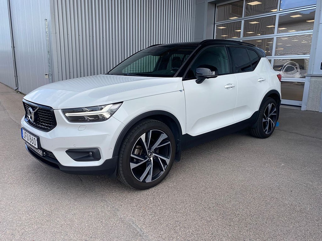 Volvo XC40 D4 AWD R-Design Intro Edition / Panorama / LED...