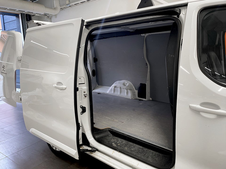 Bild på Peugeot Expert PRO+ 2.0 BHDi 180hk Aut L3 B-KAMERA DRAG
