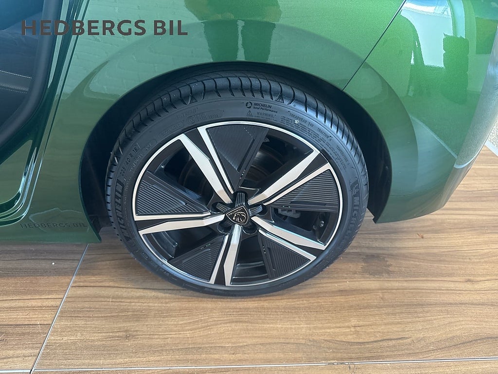 Peugeot 308 GT Plug-In Hybrid 225  thumbnail