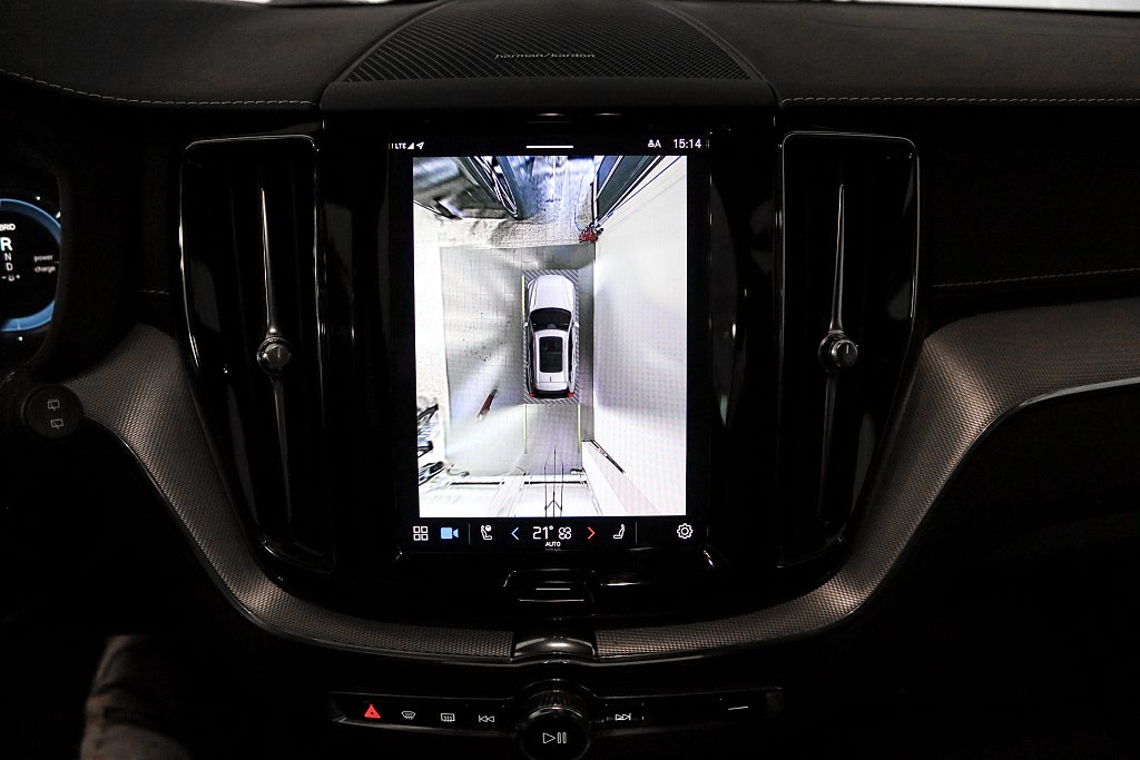 Volvo XC60 Recharge T8 AWD R-Design H/K Pano Värmare Drag