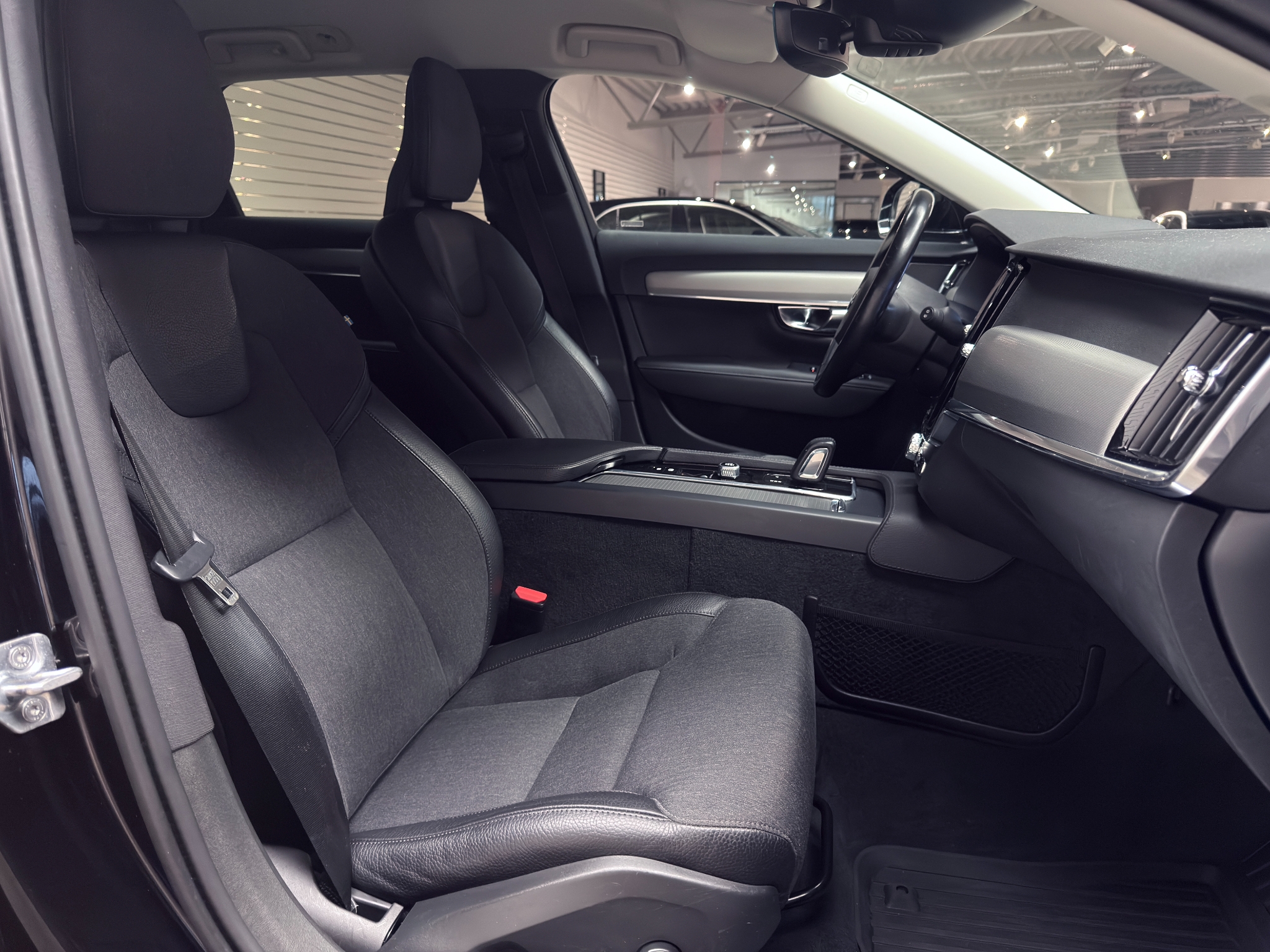 Volvo V90 B4 197hk Momentum | Dragkrok | Värmare | Facelift 2021 - miniatyr 33