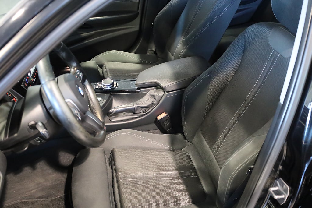 BMW 320D xDrive 190hk Sport line | Navi | Drag | Connected | 2017