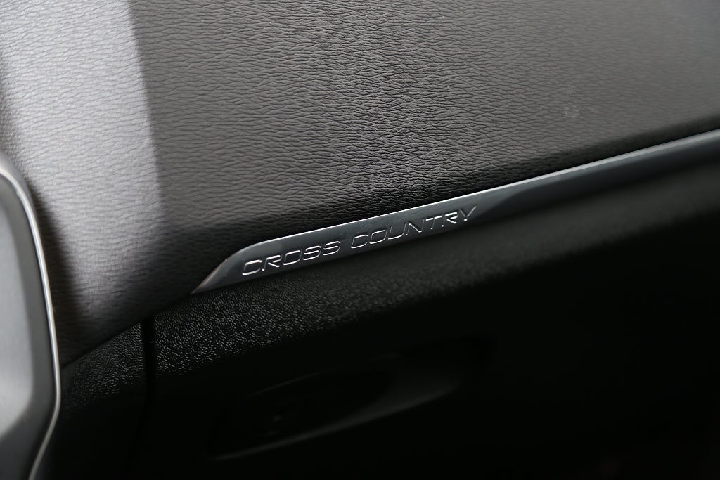 Volvo V40 Cross Country D2 120hk Momentum BE PRO Panorama Värmare/VOC 2016