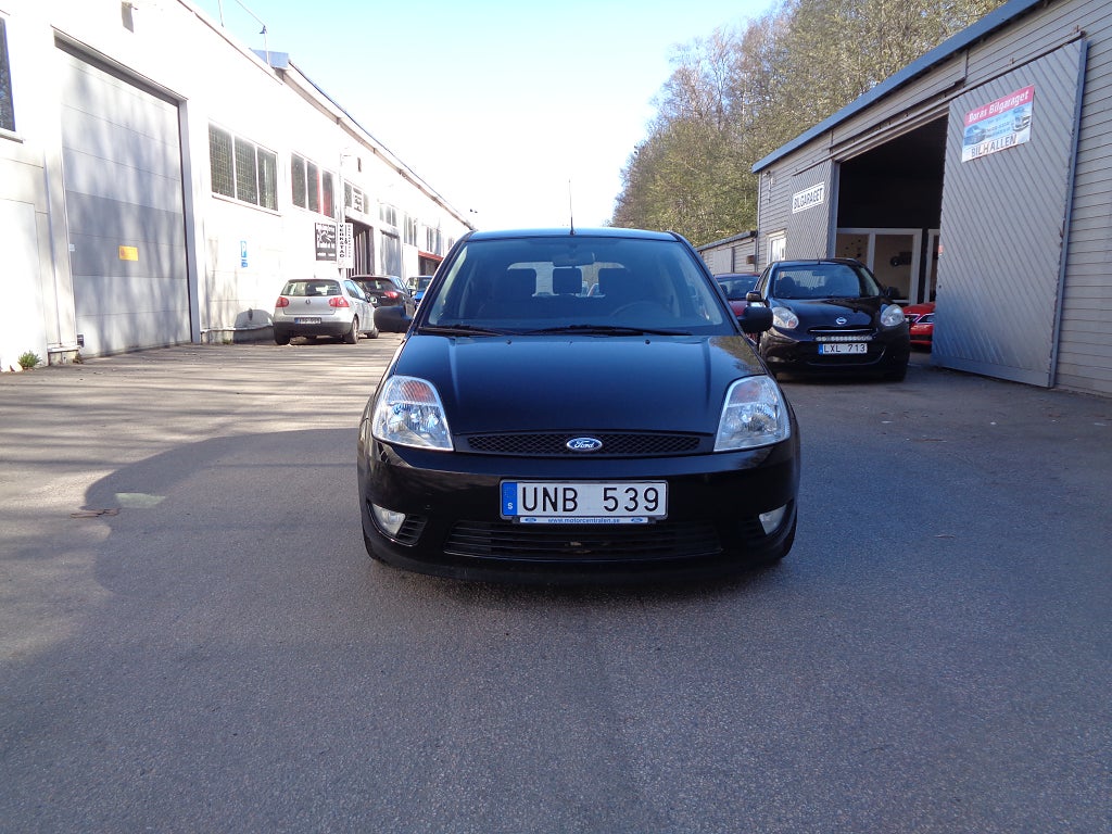 Ford Fiesta 3-dörrar 1.6 Euro 4 låg mil 8686