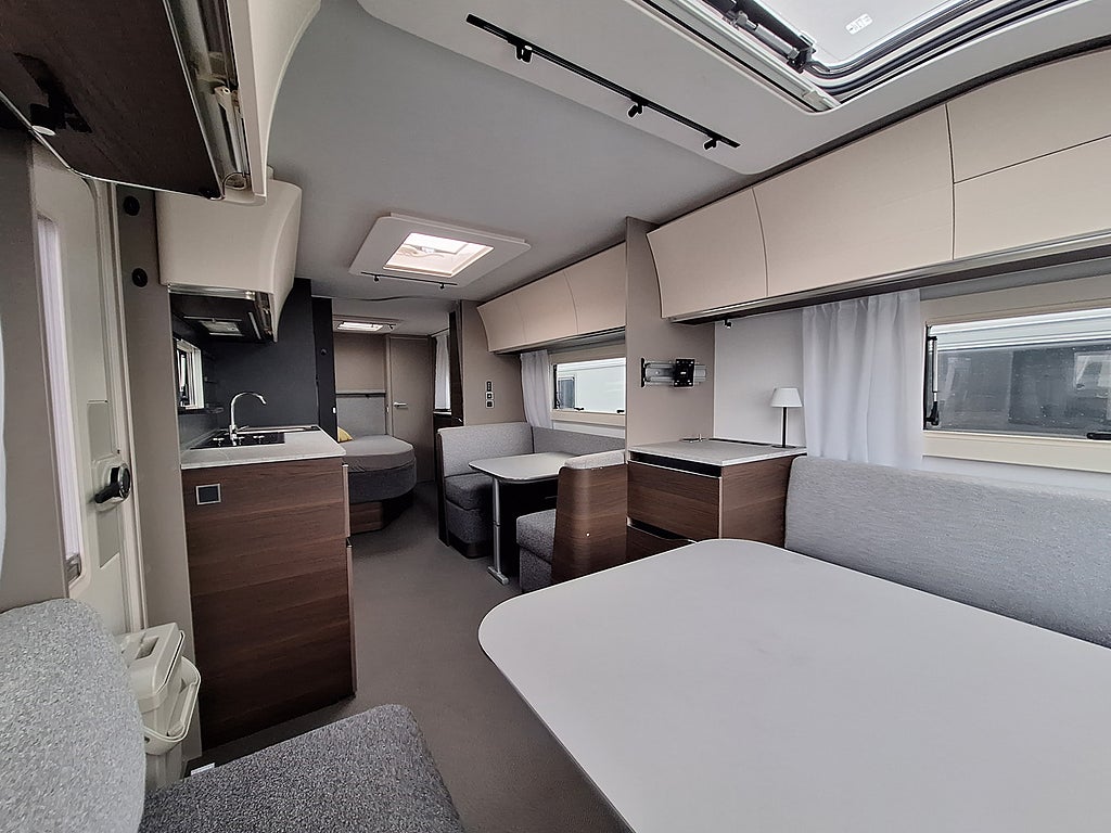 Adria Alpina 753 UP Dubbelbädd, Dusch, Nytt Tält