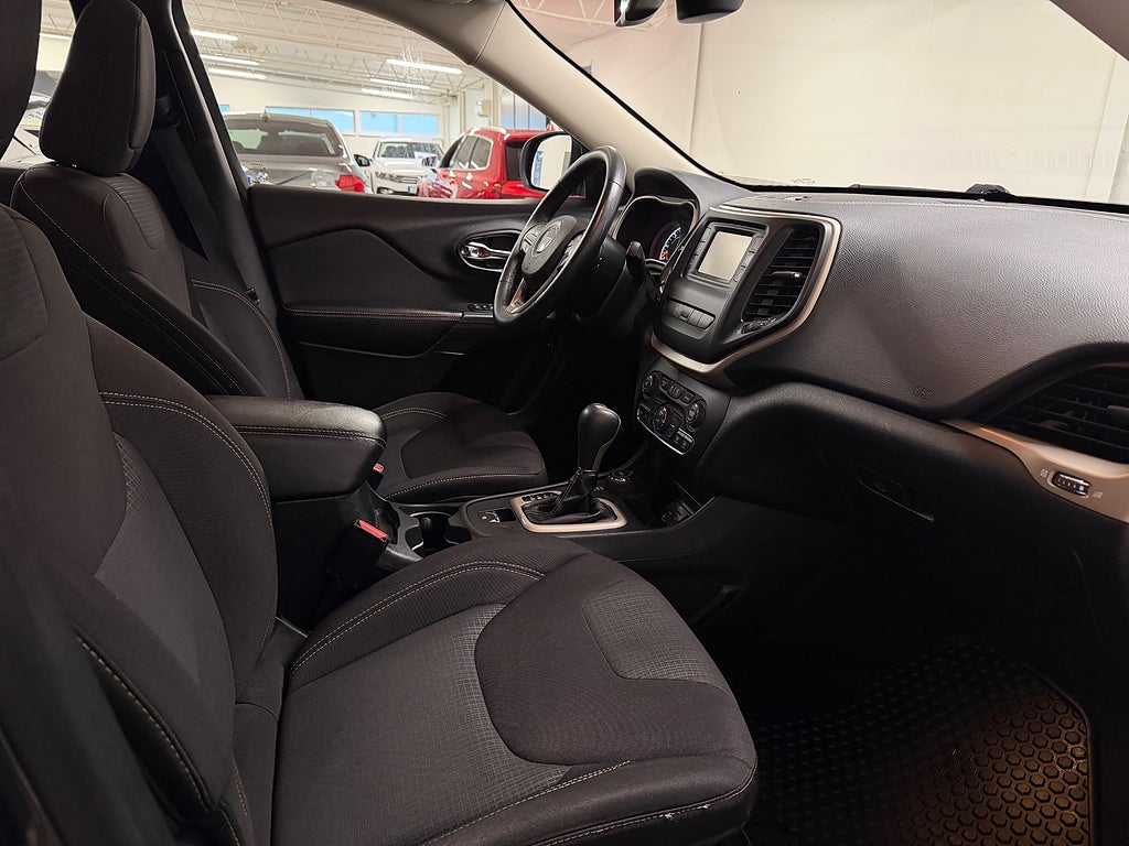 Jeep Cherokee 2015 - miniatyr 9