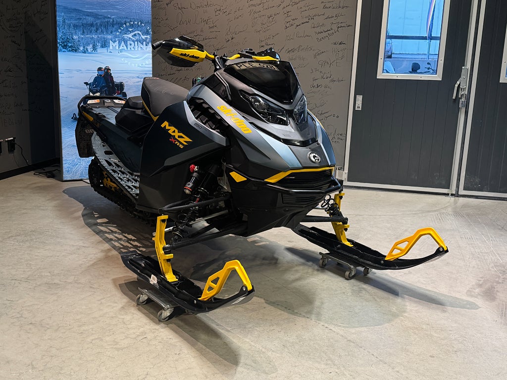 Ski-Doo MXZ X RS 850 E-Tec 10,25 display 