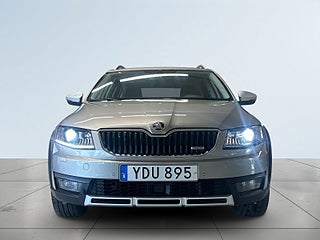 Skoda Octavia Scout 2.0 TDI 4x4 Premium Drag CANTON Kamera Mvärm Navi S&V