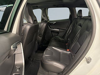 Volvo XC60 D4 AWD Summum Business Pro S&V-hjul/Dvärm/Drag/Skinn – bild 13