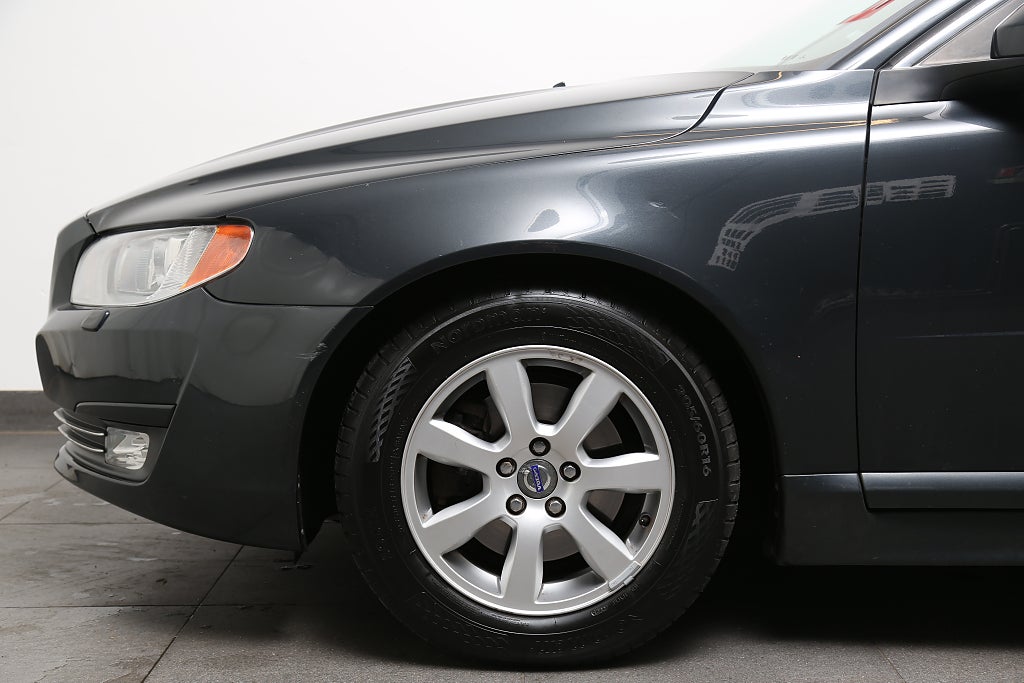 Volvo V70 II D2 S/S Momentum Nybesik Dragkrok 2014