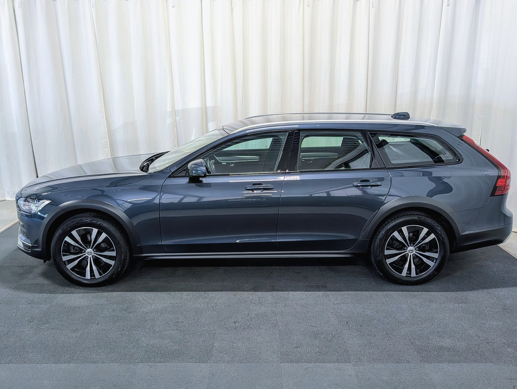 Volvo V90 Cross Country 2022, kuva 2/45
