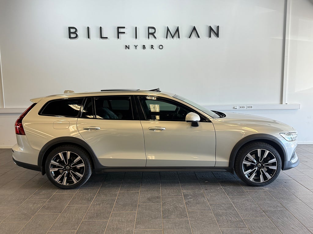 Volvo V60 Cross Country D4 AWD POLESTAR|PANORAMA|HEAD-UP