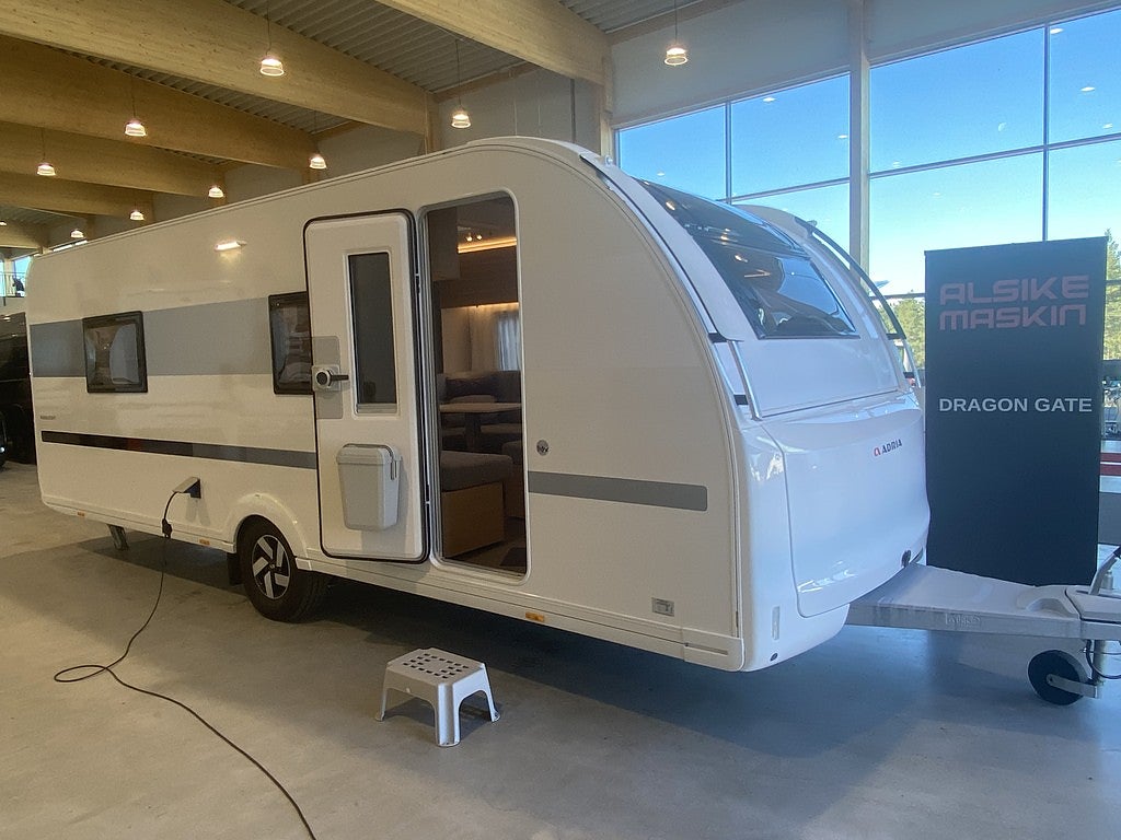 Adria Adora 613 HT Alde/Frontkök/Långbäddar/1800 kg