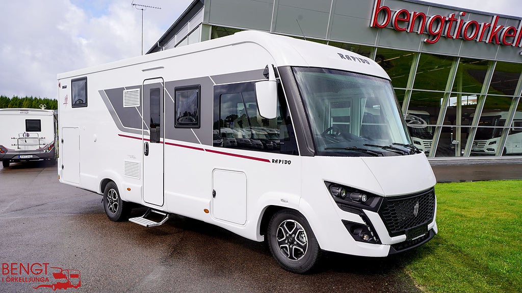 Rapido 866 F | Långbäddar | Face to face sittgrupp