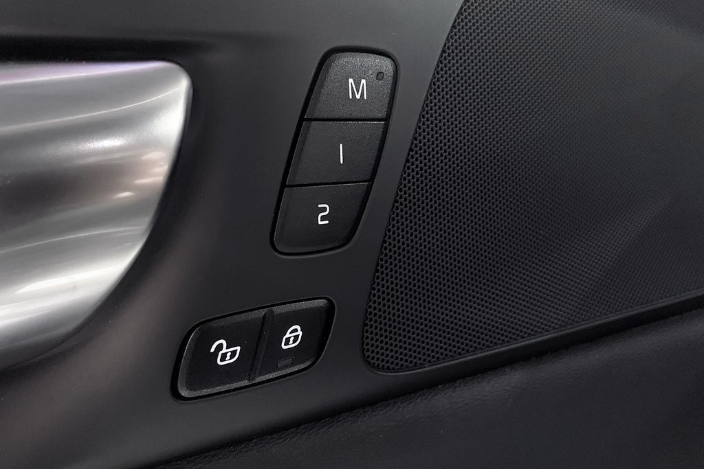 Volvo V60 Recharge T6 AWD 340hk R-Design |Navi|Kamera|Voc| 2022