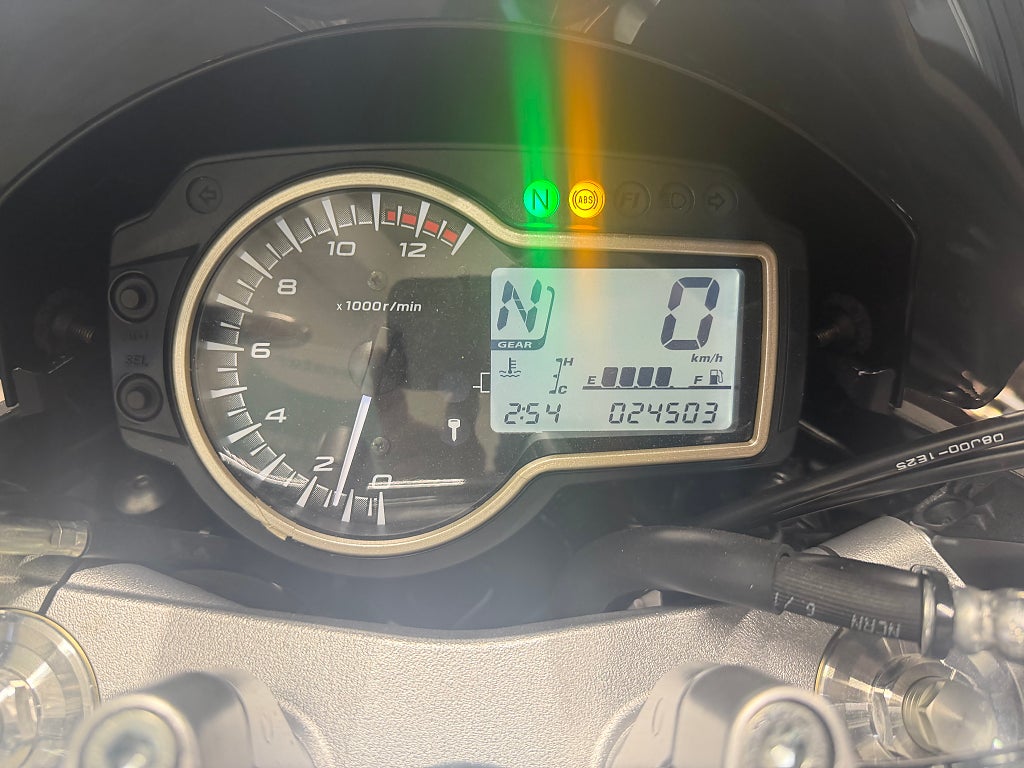 Suzuki GSR 750 2012 - miniatyr 6