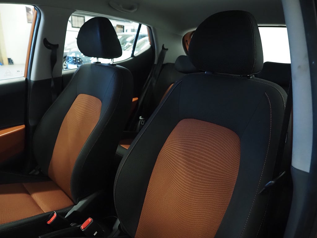 Hyundai i10 1.0 ComfortPlus 67hk Motorvärmare P-Sensorer Rattvärme 2014