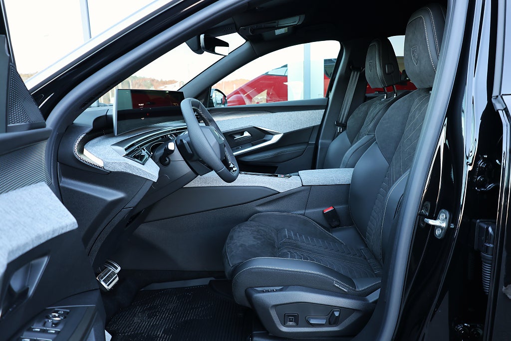 Peugeot E-5008 Edition ULTIMATE 73 kWh 213hk 500km 7-sits