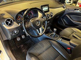 Mercedes-Benz B 180 CDI Sport Pano/SoV-däck/Mvärm/Nybesiktad
