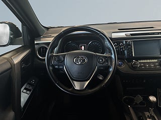 Toyota RAV4 Hybrid 2.5 DualVVT-i AWD-i E-CVTAct Plus S&V/Mvärm/Drag – bild 9