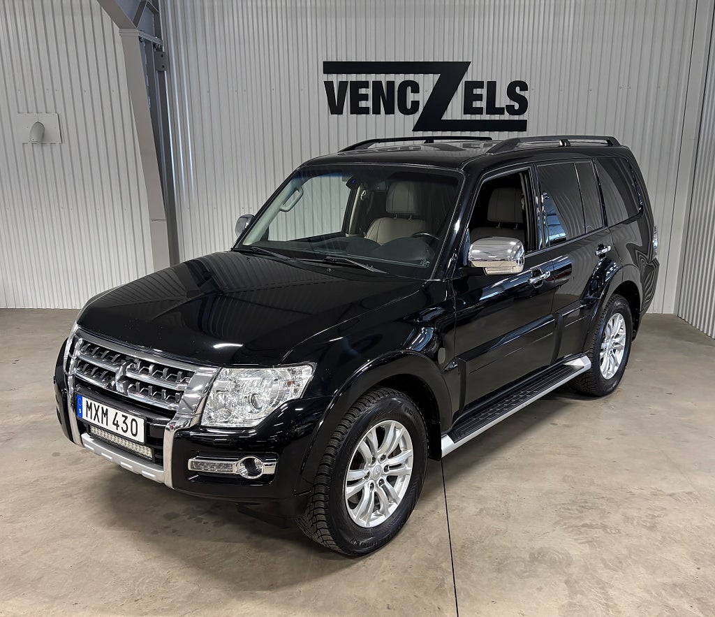 Mitsubishi Pajero 5-dörrar 3.2 Di-D Aut 4WD 7 Sits Kamera Drag Kamkedja
