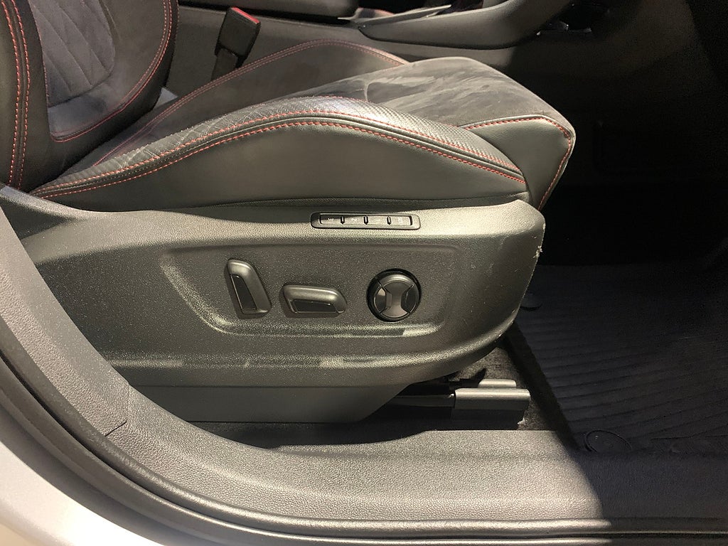 Skoda Kodiaq RS 2.0 TDI 240hk 4x4 | Drag | D-Värm | Cockpit 2020