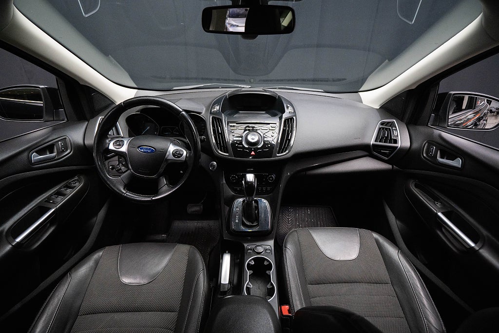Ford Kuga TDCi AWD Titanium D-VÄRMARE ELBAKLUCKA KEYLESS 180hk