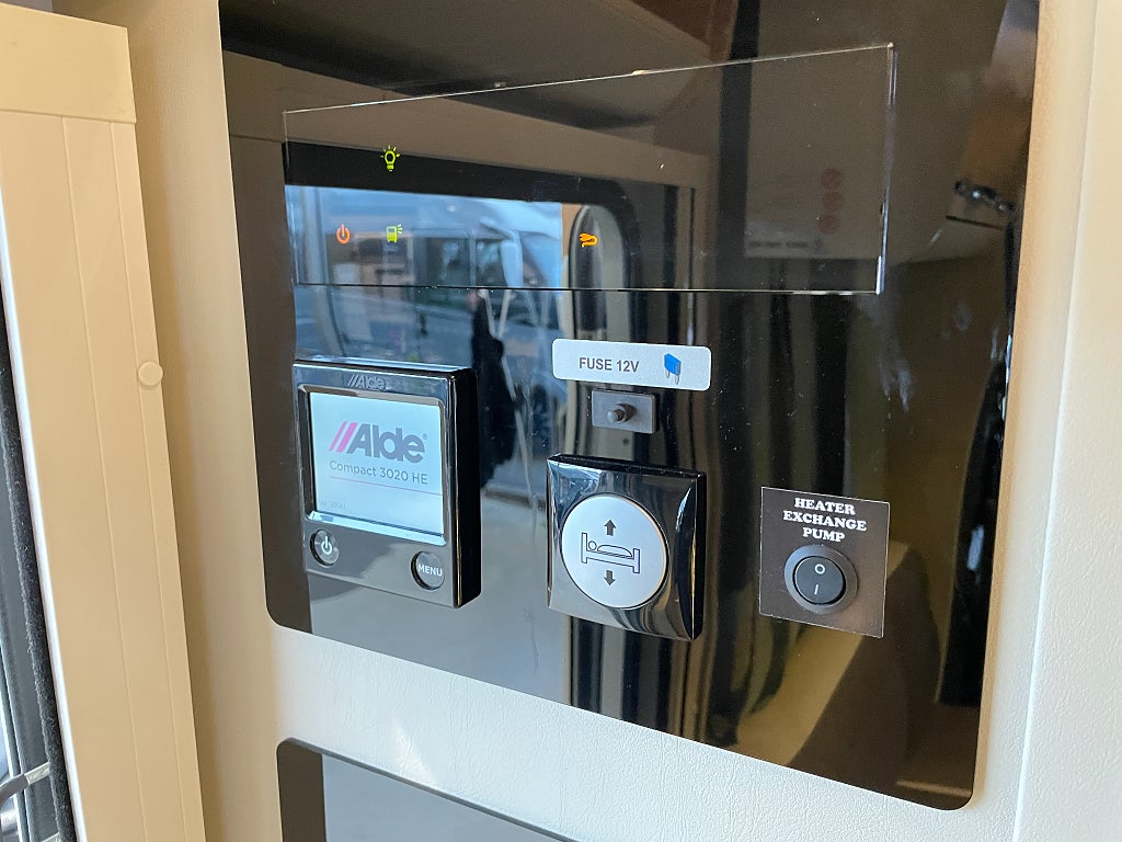 Adria Matrix Supreme 687 SL /ALDE/Solcell/Taksäng/Kedja/5 bältad/  - Adria