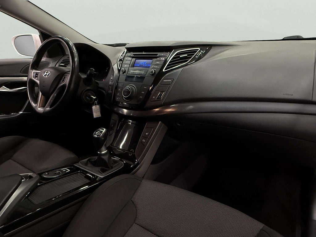 Hyundai i40 cw 1.6 GDI Active Plus 1 Ägare 12300 mil - miniatyr 14