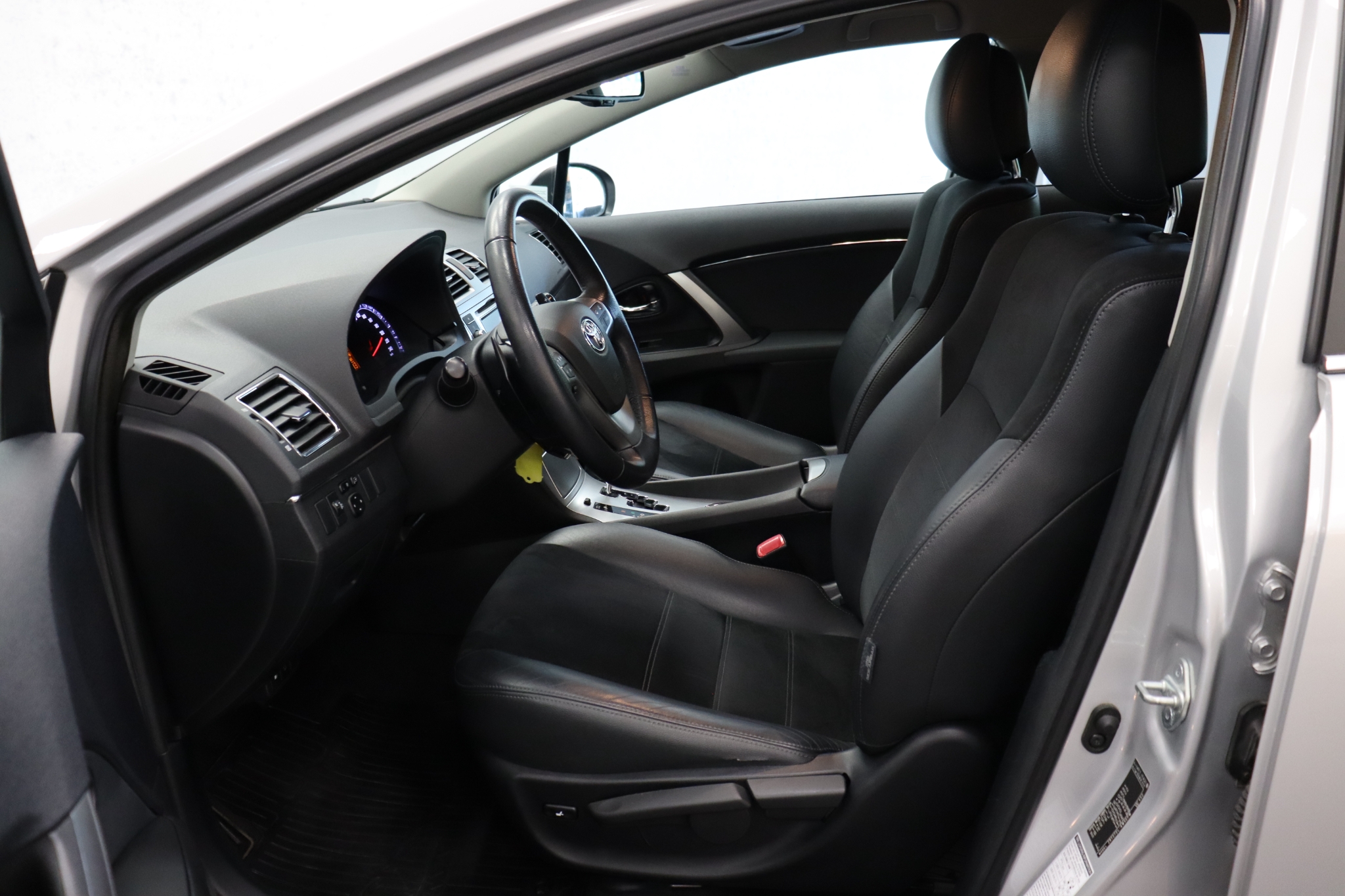 Toyota Avensis Kombi 2.0 2015, bild 7/52
