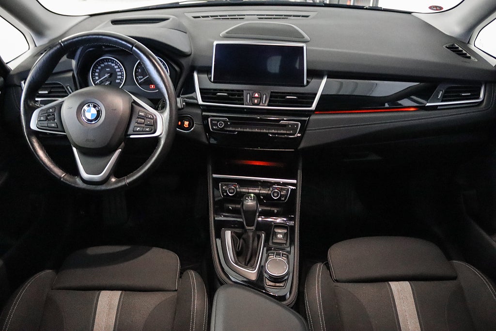 BMW 218 i Active Tourer Sport Line Navi HuD Drag B-kamera