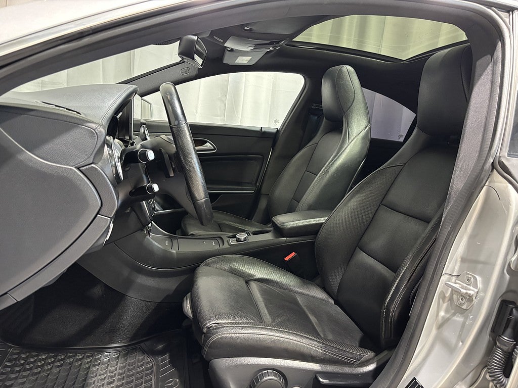 Mercedes-Benz CLA 200 7G-DCT Urban Line Bkam Pano Skinn Navi Drag Ambligh
