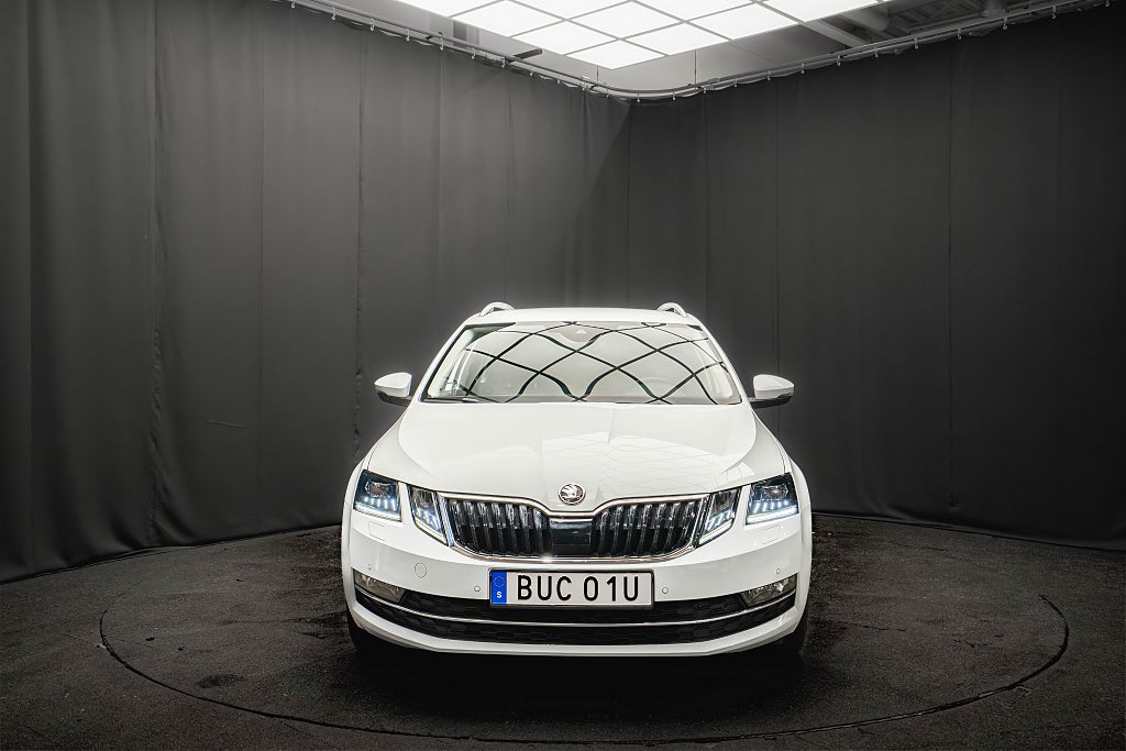 Skoda Octavia Style DRAG B-VÄRMARE KAMERA CANTON NAVI 1-ÄGARE