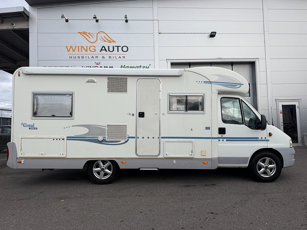 Adria CORAL S 650 SP Fransk bädd! Uppvärmda tankar! Elpatron! 3500 kg!