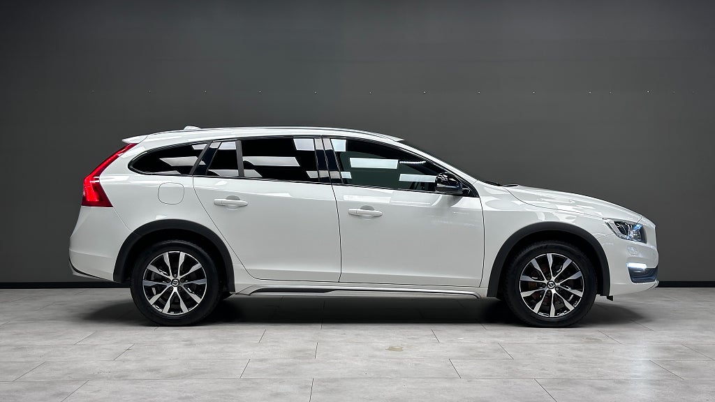 Volvo V60 Cross Country 2016 - miniatyr 5