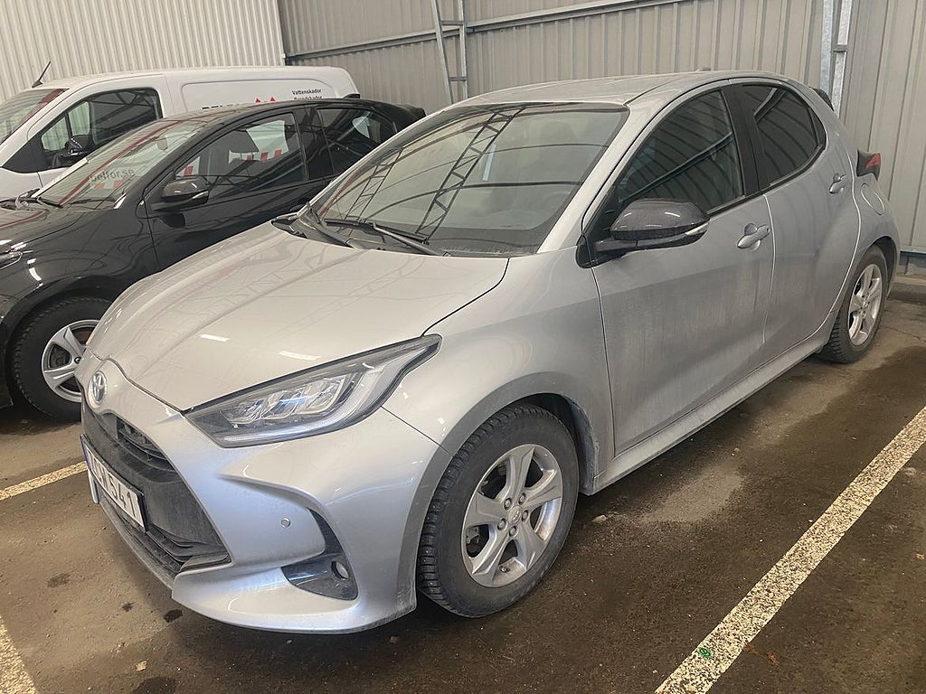 Toyota Yaris Hybrid 1,5 Style JBL Säkerhetspaket | Motorvärmare | Vinterh...