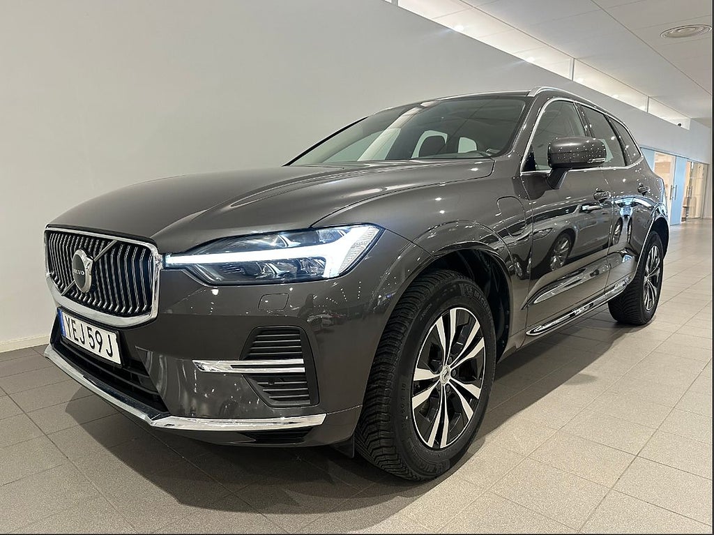 Volvo XC60 Recharge T6 Core Edition / Panoramatak / Dragk...