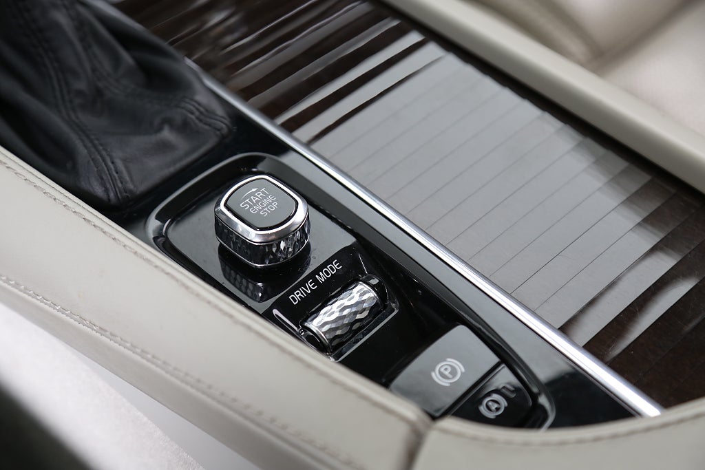 Volvo V90 D4 190hk Aut Inscription Drag Värmare B&W Skinn Head-up 2019