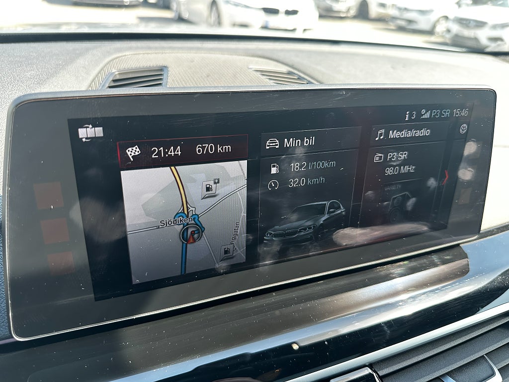 BMW M550I V 8 / xDrive Sedan / Panorama