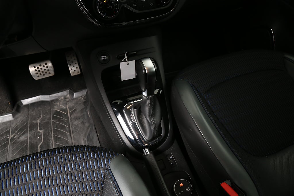 Renault Captur 1,2 TCe BOSE Navi Aut Navi "En Svensk Klassiker" Drag 2017