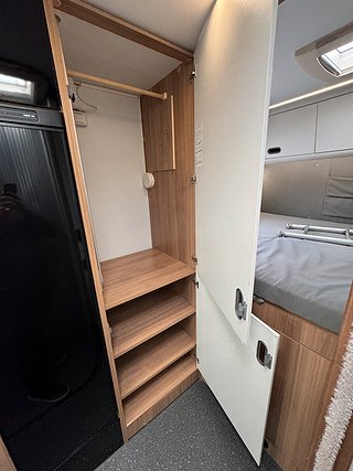 Husbil-alkov Sun Living A75 DP 11 av 22