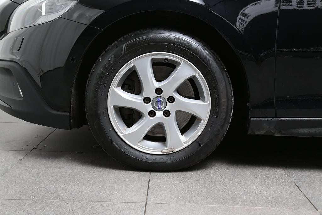 Volvo V40 Cross Country D2 120hk Momentum BE PRO Panorama Värmare/VOC 2016