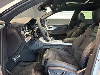 SUV Audi Q8 4 av 18
