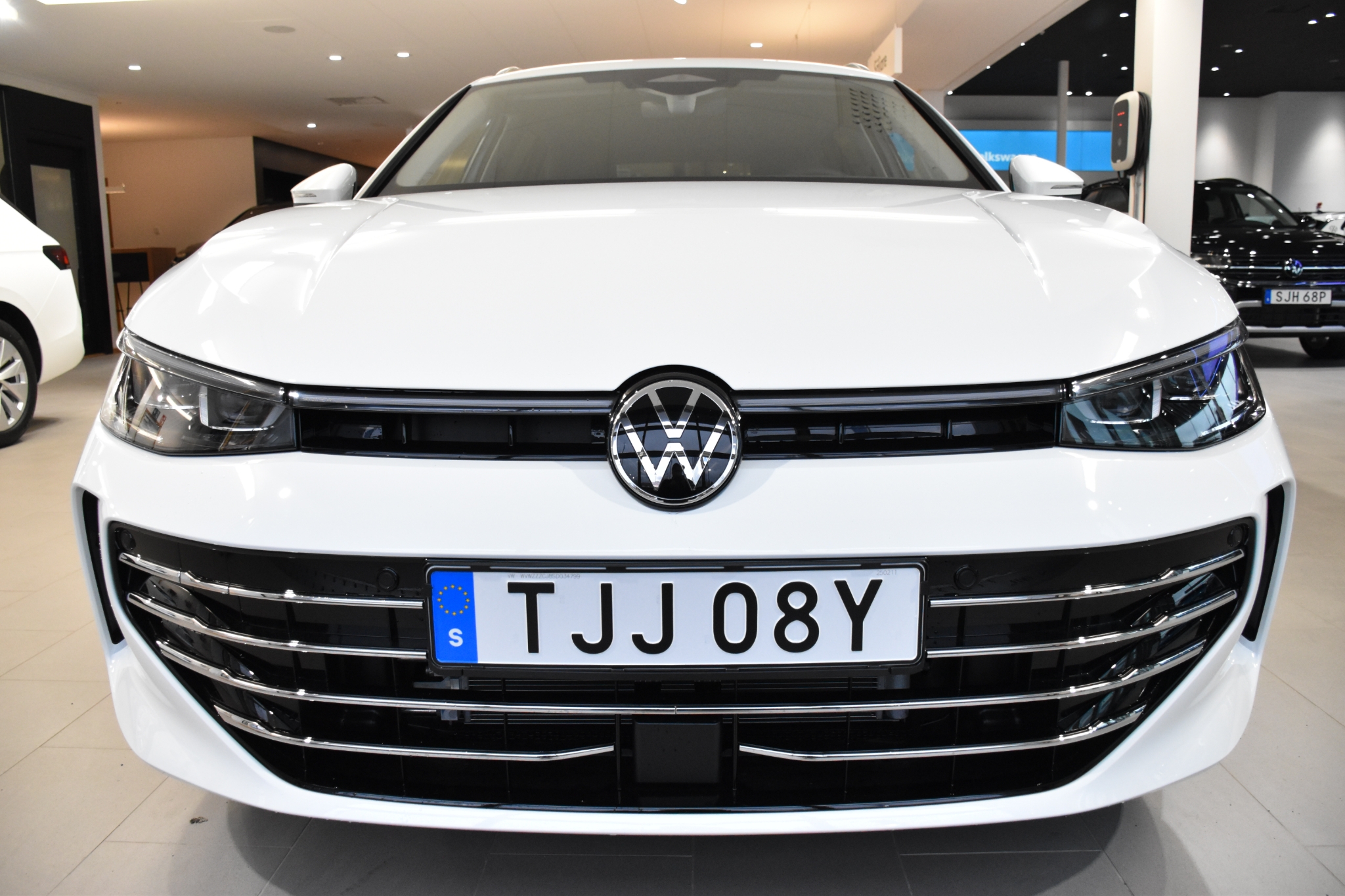 Volkswagen Passat eHybrid 272hk Elegance 2025, bild 3/55