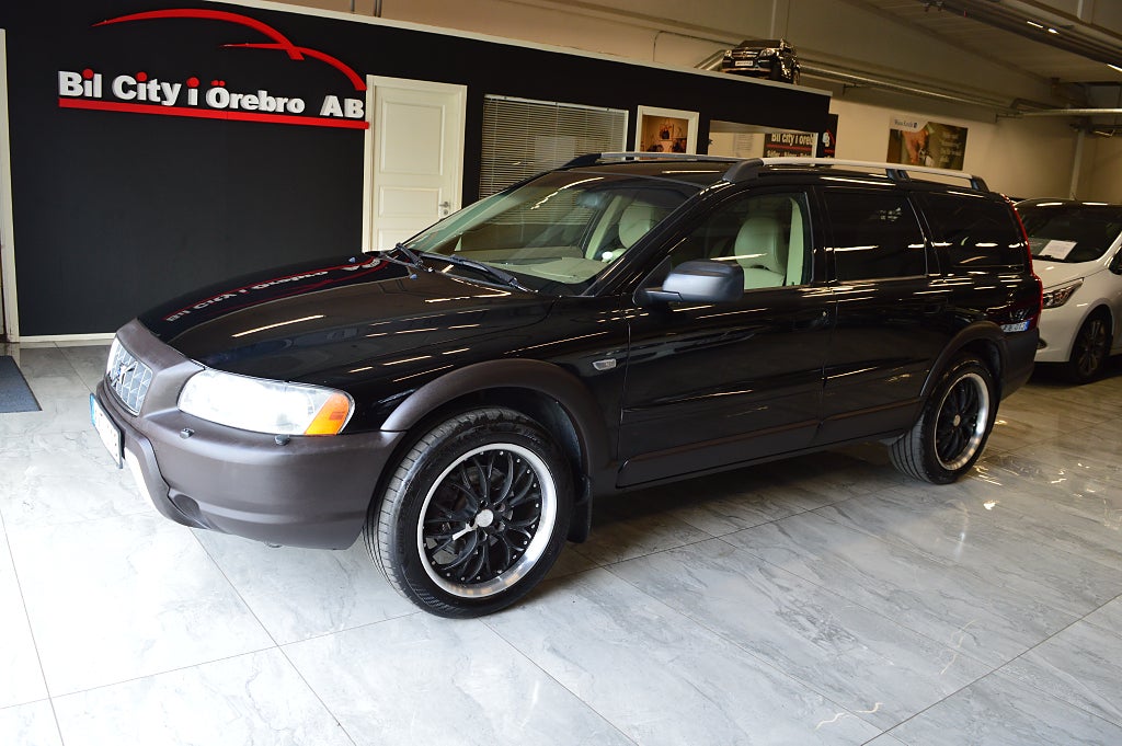Volvo XC70 2.5T (210hk) AWD Geartronic  Drag / Skinn / M-Värmare / Nyservad