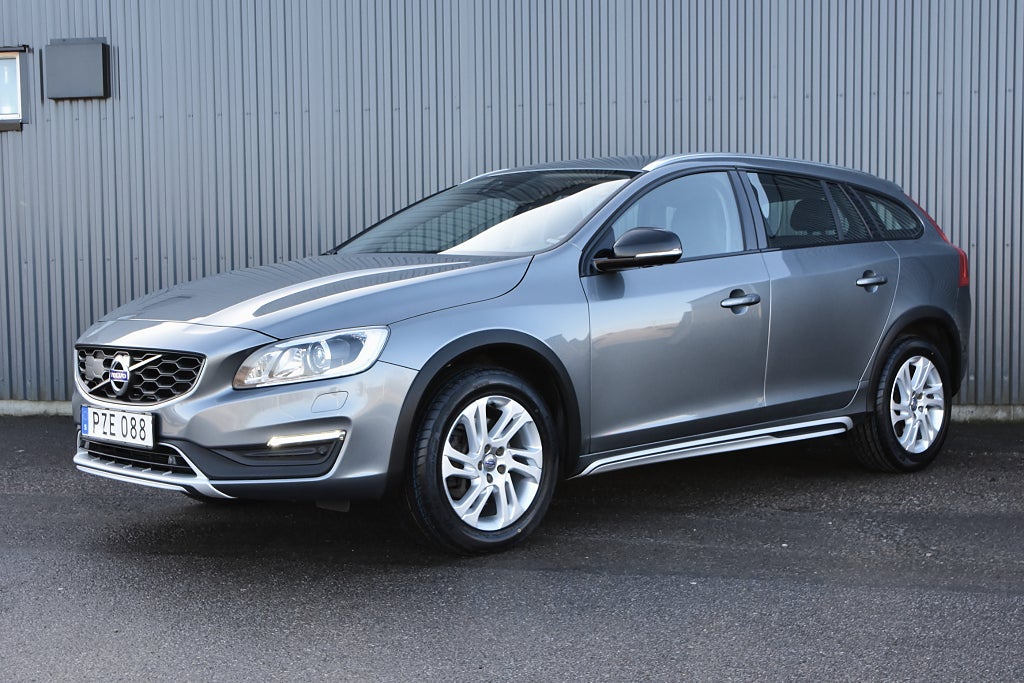 Volvo V60 Cross Country D4 / Dragkrok Navigation Värmare BLIS