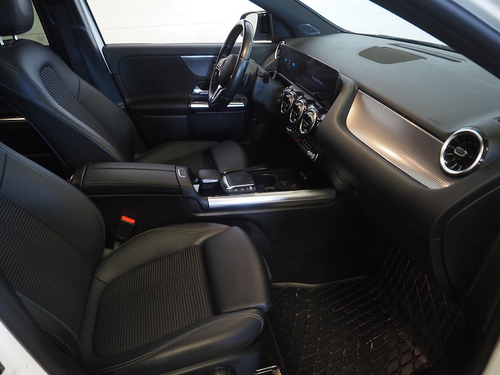 Mercedes-Benz GLA 200 d 8G-DCT Progressive Line Pano Drag Navi Kamera 2021