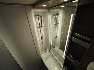 Husbil-halvintegrerad Knaus Van TI 640 MEG Vansation MAN 10 av 16